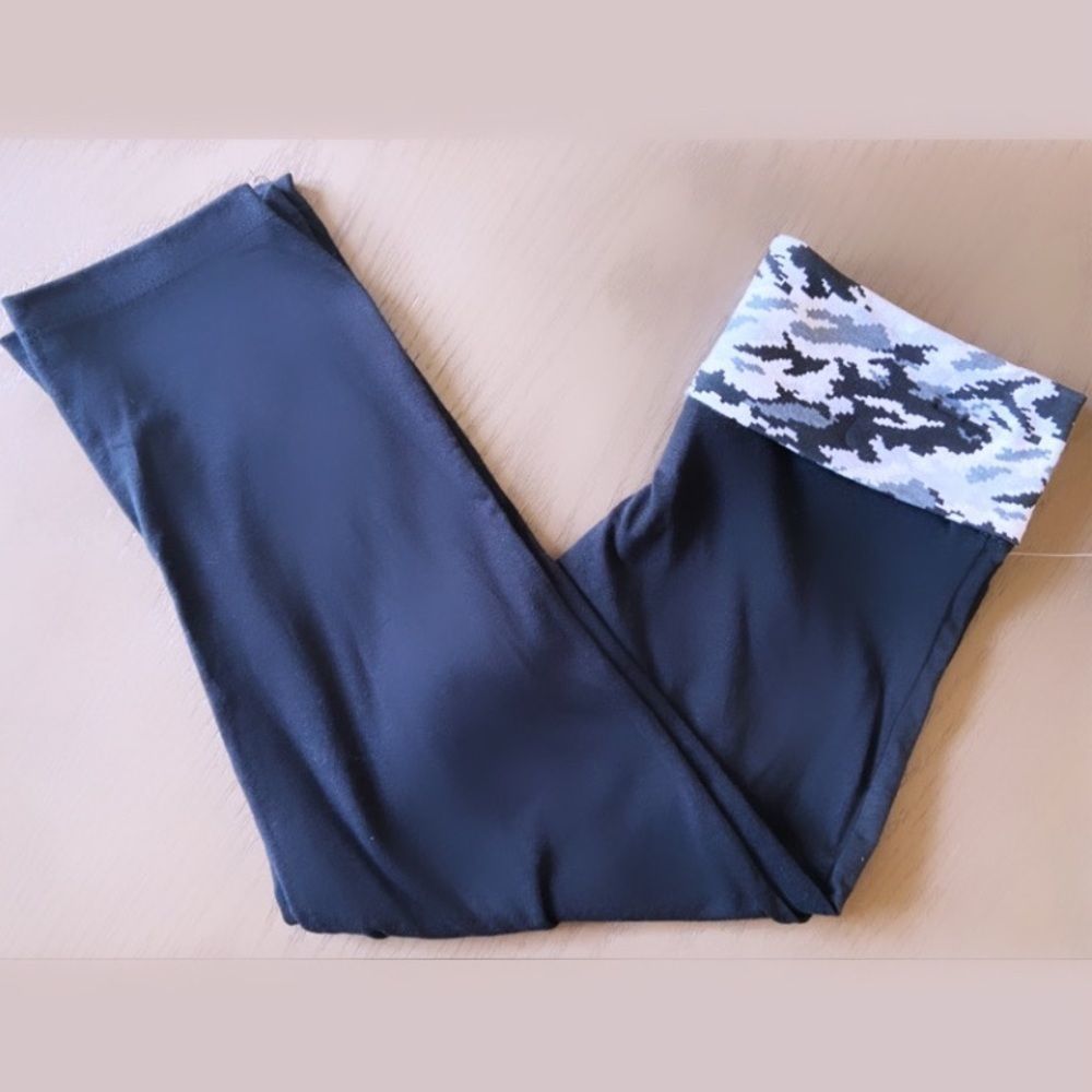 🧘🏻‍♀️  Black Capri Workout/Yoga Pants  🧘🏻‍♀️